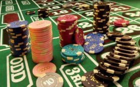 Tabel pembayaran Gates of Olympus menunjukkan nilai simbol dan fitur bonus di 84 2d